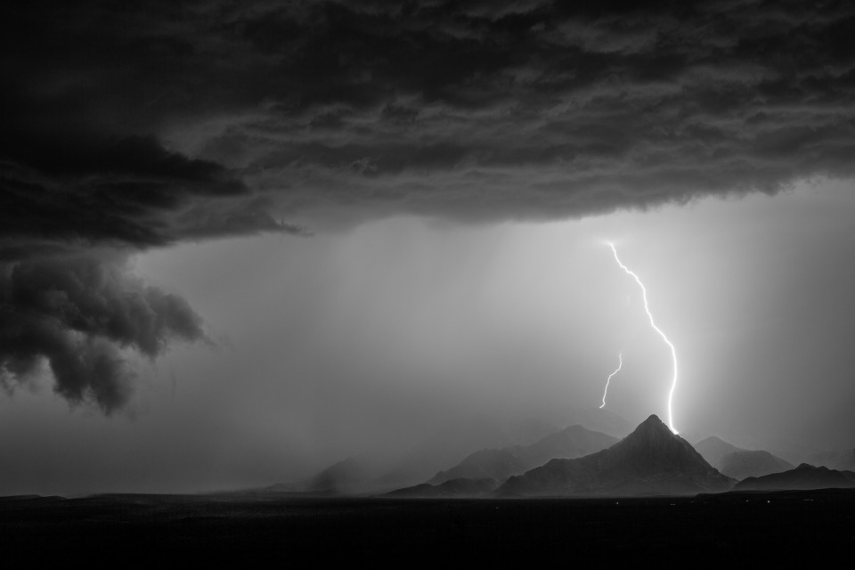 June 30th last year down south of Tucson was such a surprising night. Shear was abnormally awesome. We saw a couple of supercells and one of them was this guy slowly moving over the Santa Rita Mountains. Love this branchless lightning...it starts off jagged but then gets that smooth, curved look that I really only see out on the plains most of the time. And that structure to the left...oh my